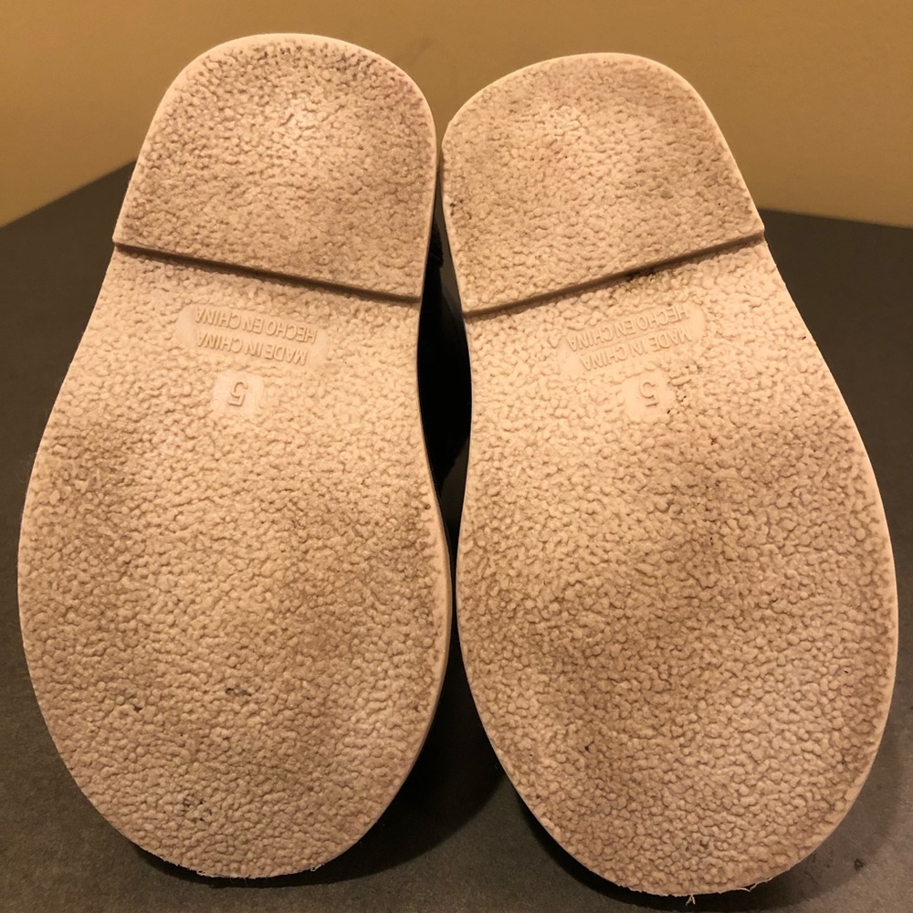 Old Navy boots size 5 toddler - Picture 4 of 4